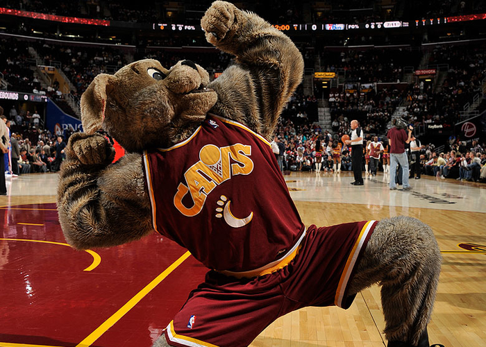 талисман баскетбольной команды уникс. баскетбольные талисманы. чикаго буллз талисман бык. баскетбольный маскот. маскот спортивный талисман баскетбол.